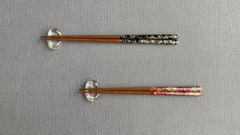 Gold threads dance on the chopsticks! Gorgeous pair of chopsticks