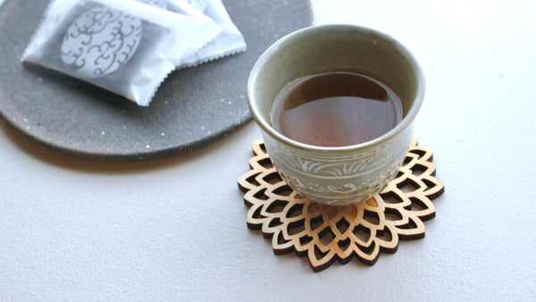 Wooden coaster (chrysanthemum) created from a Kyoto Yuzen design