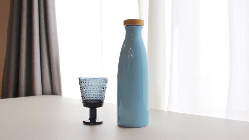 Stylish bottle that makes water taste good with ion processing (blue)