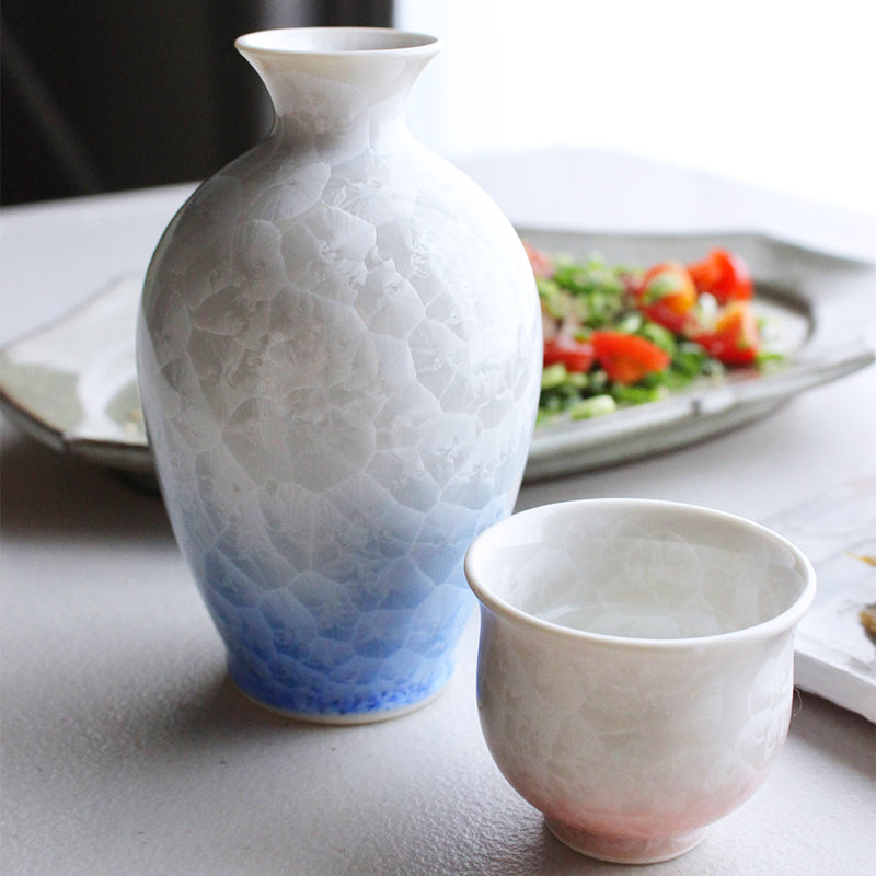 [SAKE BOTTLE] FLOWER CRYSTAL (WHITE BACKGROUND RED BLUE) SAKE SET (3-PIECE SET) | TOUAN | KYOTO-KIYOMIZU WARES