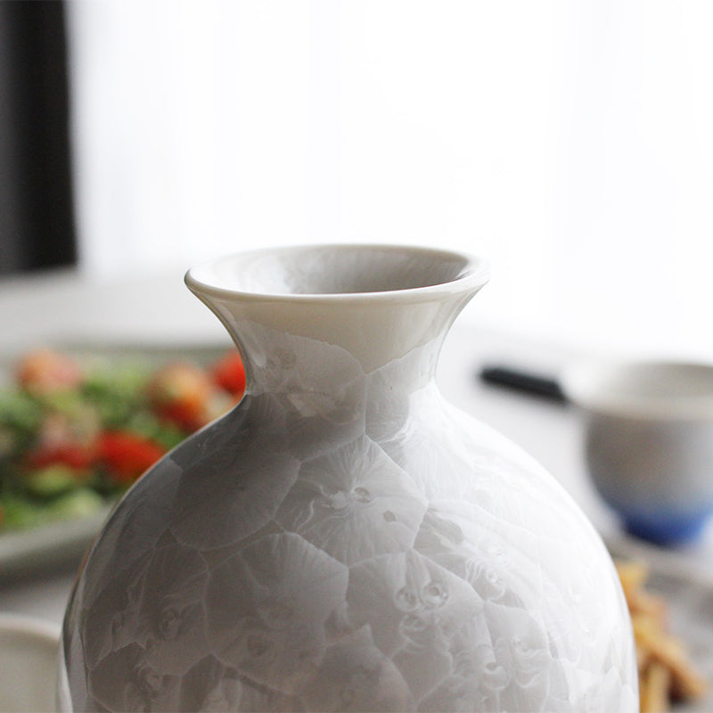 [SAKE BOTTLE] FLOWER CRYSTAL (WHITE BACKGROUND RED BLUE) SAKE SET (3-PIECE SET) | TOUAN | KYOTO-KIYOMIZU WARES