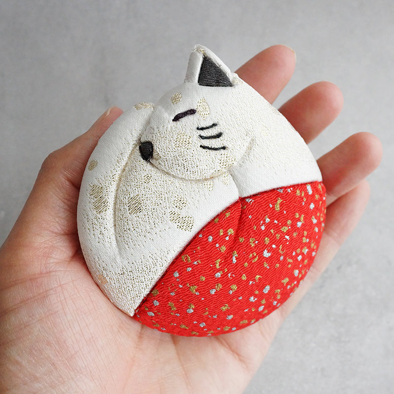 [MIRROR] ROUND CAT (HAND SIZE) | EDO ART DOLLS | KAKINUMA DOLLS