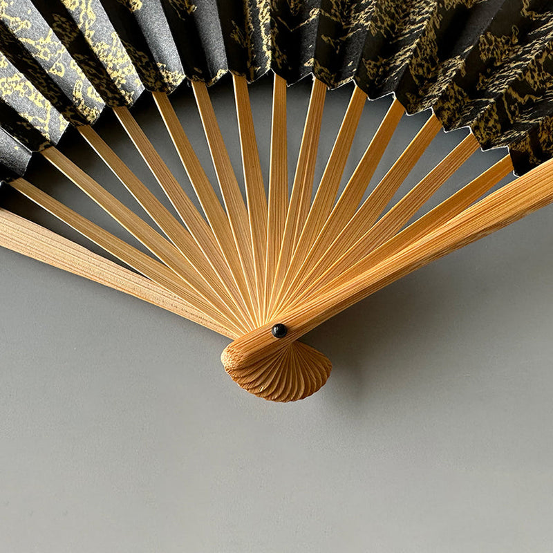[HAND FAN] JAPANESE CYPRESS EAGLES SOAR | KARAKAMI (JAPANESE PAPER)｜KEIBIFUGETSU