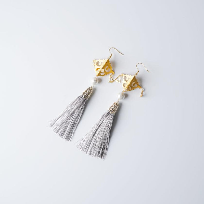 [CLIP-ON EARRINGS/EARRINGS] GRAY / COTTON PEARL WHITE | KYO BUTSUDAN|IWATA HOURAIYA