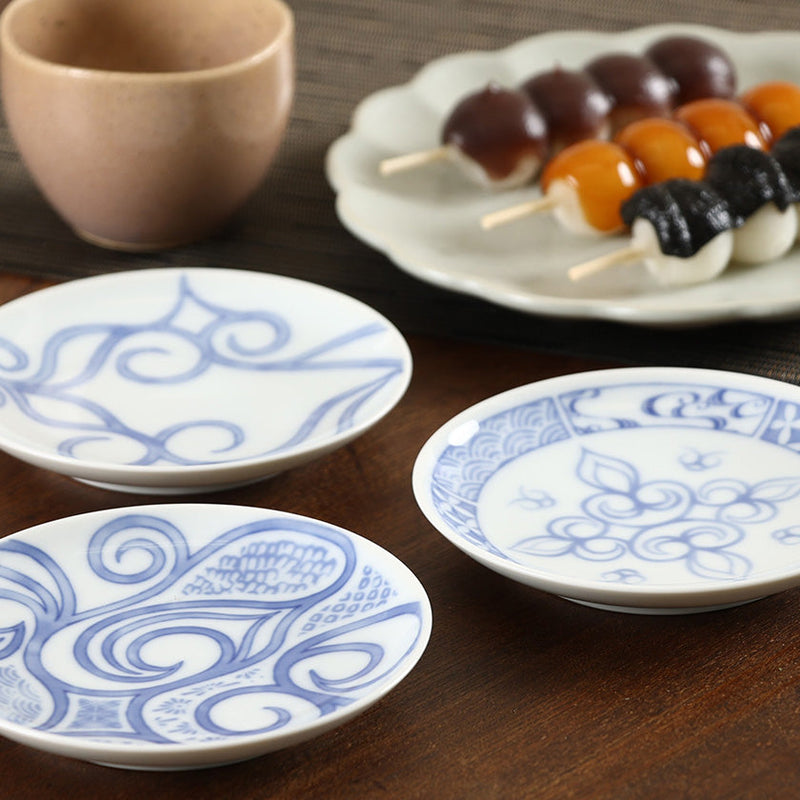 [PLATE] BLUE AND WHITE DYED PLATE Erika Katsuya | AINU CRAFTS | CIKARPE AKAN