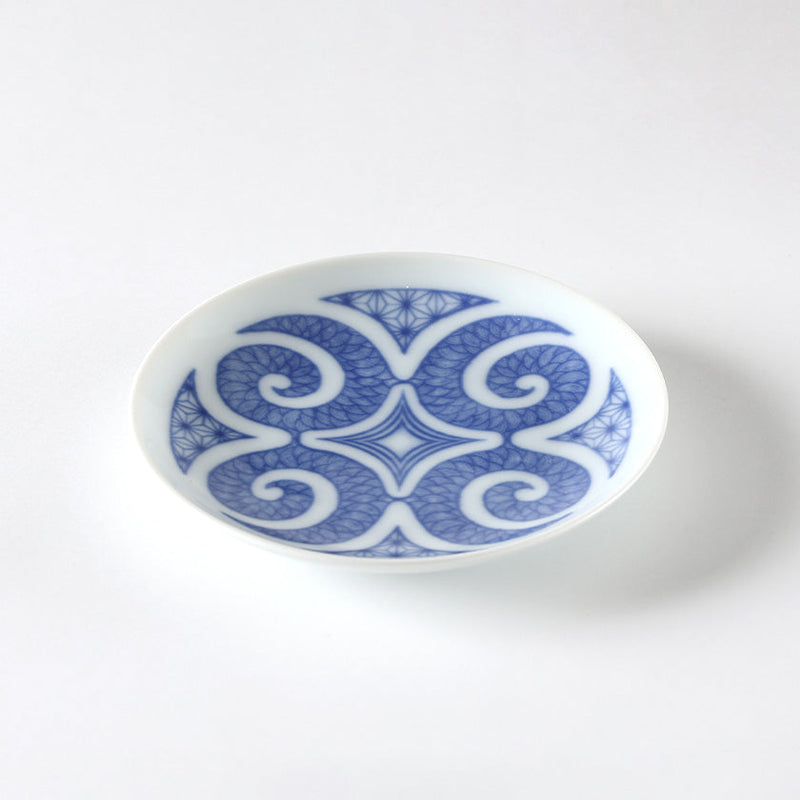 [PLATE] BLUE AND WHITE DYED PLATE Fukiko Goukon | AINU CRAFTS | CIKARPE AKAN