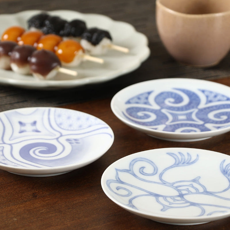 [PLATE] BLUE AND WHITE DYED PLATE Fukiko Goukon | AINU CRAFTS | CIKARPE AKAN