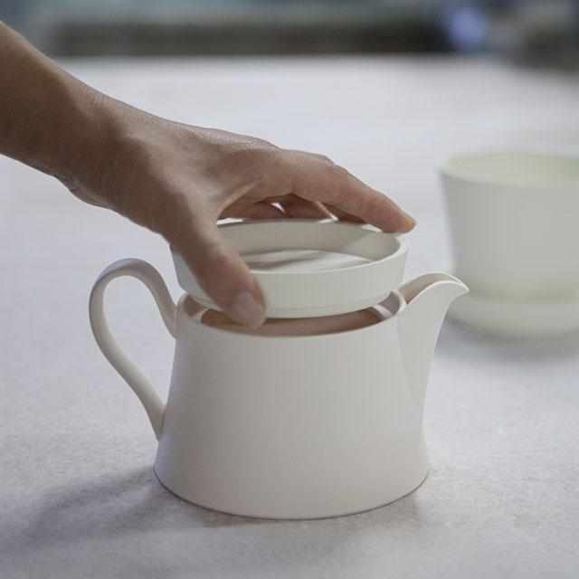 [JAPANESE TEA CUP] INGEGERD RAMAN TEAPOT S (WHITE MATTE) | 2016/ | IMARI-ARITA WARES