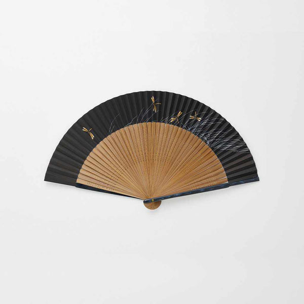 [手扇]一隻蜻蜓在男人的紙扇場上玩耍|京都摺扇