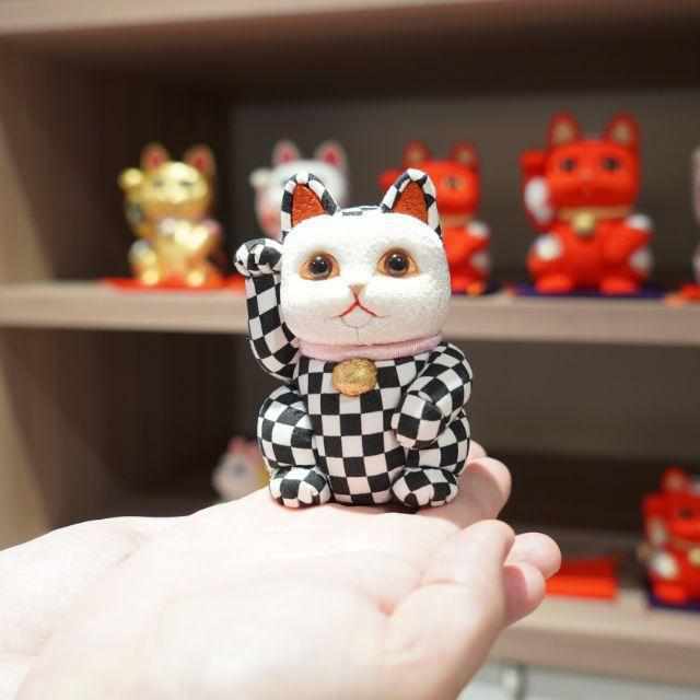 [招手（幸運）貓] Maneki Neko，方格的圖案| edo藝術娃娃