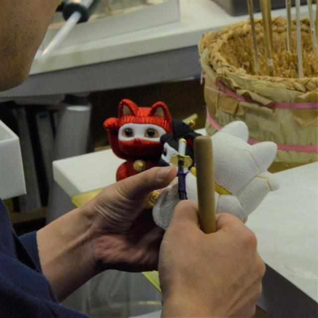 [BECKONING (LUCKY) CAT] MANEKI NEKO, WISH TO THE STAR (CREPE MULTICOLOR) | EDO ART DOLLS | KAKINUMA DOLLS