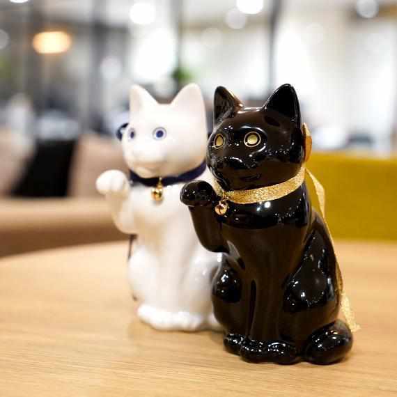 [BECKONING (LUCKY) CAT] MANEKINEKO BANK FIRST MODEL BLACK (M) | KATA KOTO | HIZEN YOSHIDA WARES