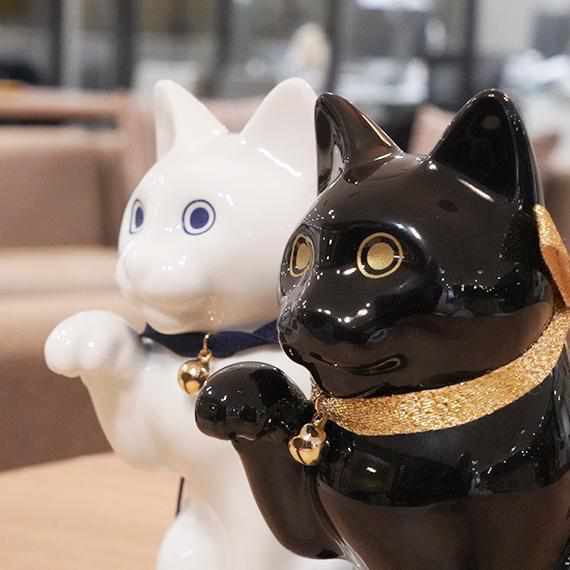 [BECKONING (LUCKY) CAT] MANEKINEKO BANK FIRST MODEL BLACK (M) | KATA KOTO | HIZEN YOSHIDA WARES