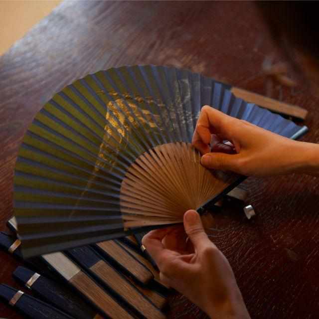 [HAND FAN] FRAGRANT FAN UTSUSHI INCENSE MOON KAGE X SANDALWOOD INCENSE | KYOTO FOLDING FANS | OHNISHI TSUNE SHOTEN