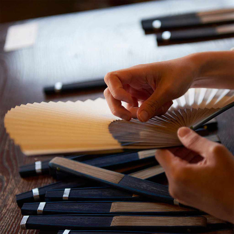 [ 手扇] 男子紙扇卡芝布染黑藍 | 京都民俗法