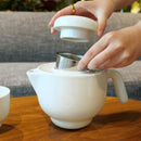 [JAPANESE TEA CUP] PAULINE DELTOUR TEAPOT (WHITE) | 2016/ | IMARI-ARITA WARES