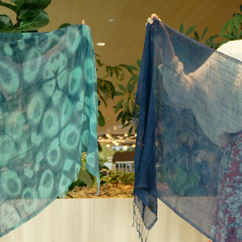 [SCARF] HAND-DYED STALL WITH NATURAL INDIGO (SQUEEZE) | INDIGO DYEING| INDIGO KESENNUMA