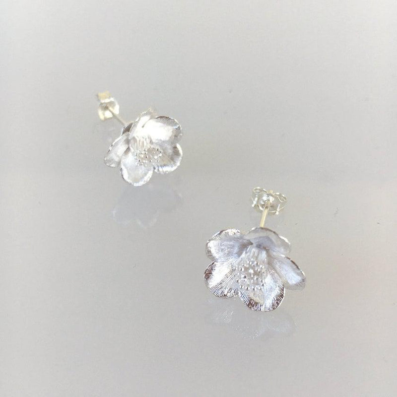 [PIERCED EARRINGS] CAMELIA | CHECOS | SILVER WORK