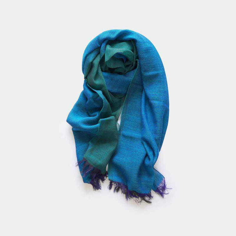 [圍巾]停滯卡薩內孔雀顏色 （孔雀 X 鉻綠色） |岡奈紡織