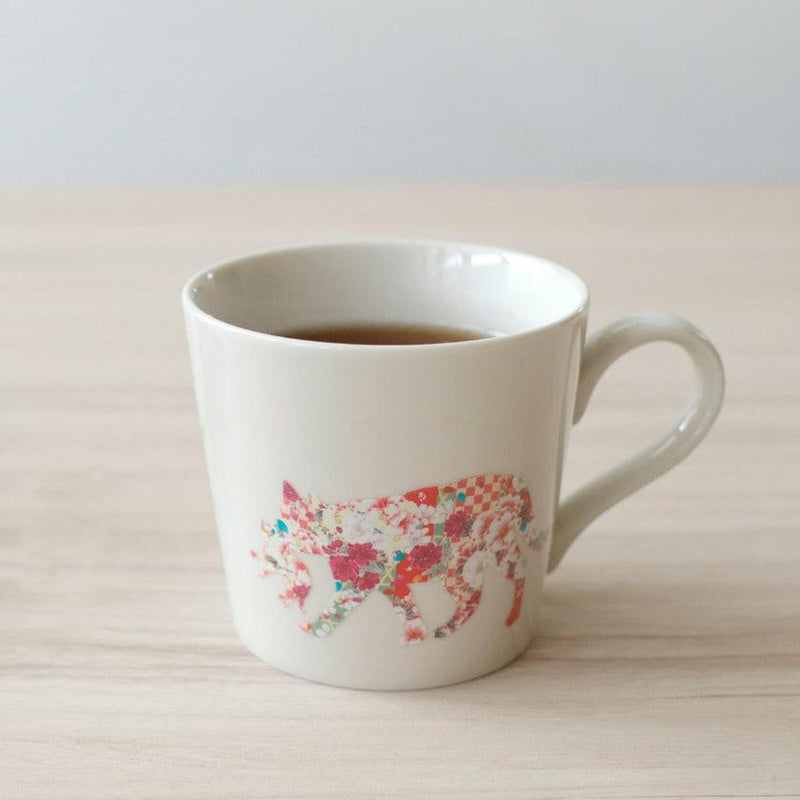 [MUG (CUP)] CAT HOLDING KITTEN IN MOUTH (WHITE) | COLOR & DESIGN CHANGE | MINO WARES | MARUMO TAKAGI