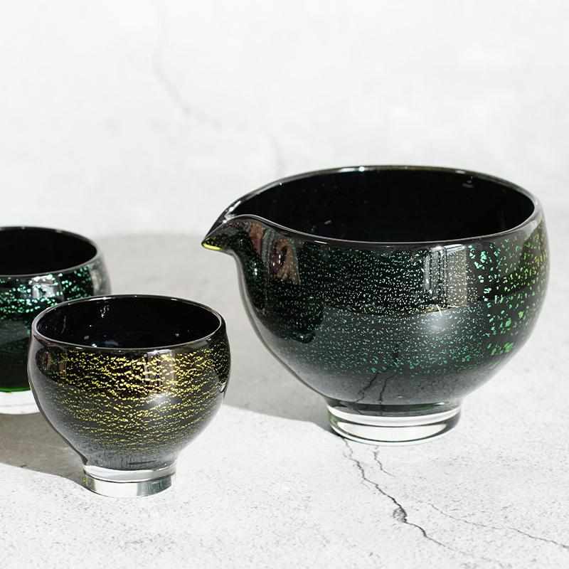 [SAKE BOTTLE & CUP SET] 3PIECES SAI GREEN | GLASS STUDIO IZUMO | BLOWN GLASS (2 weeks production after order)