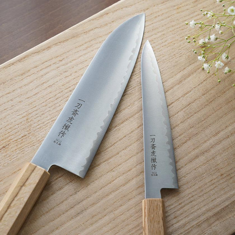 [KITCHEN (CHEF) KNIFE]  POWDERED HSS SUPER GOLD (SG2) SANTOKU KNIFE (DOUBLE EDGED) OAK HANDLE 180MM | SEKI FORGED BLADES