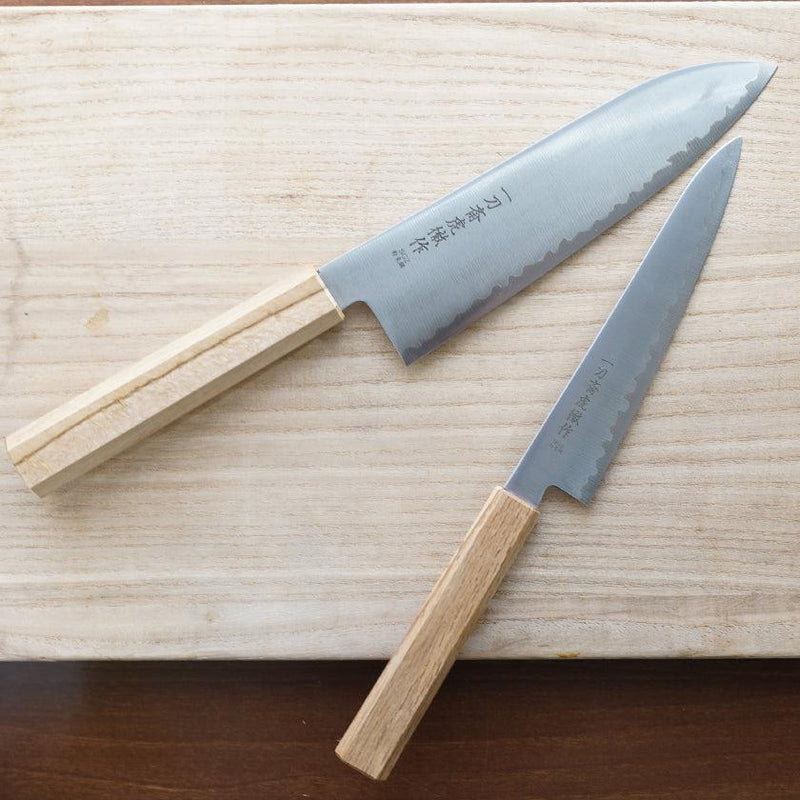 [KITCHEN (CHEF) KNIFE]  POWDERED HSS SUPER GOLD (SG2) SANTOKU KNIFE (DOUBLE EDGED) OAK HANDLE 180MM | SEKI FORGED BLADES