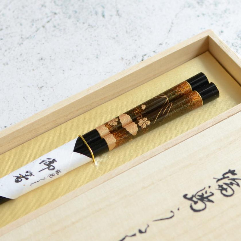 [筷子]手繪金或銀Lacqur金納西富士櫻花黑色（1套）| Hashimoto Kousaku Sikki | Wajima漆器