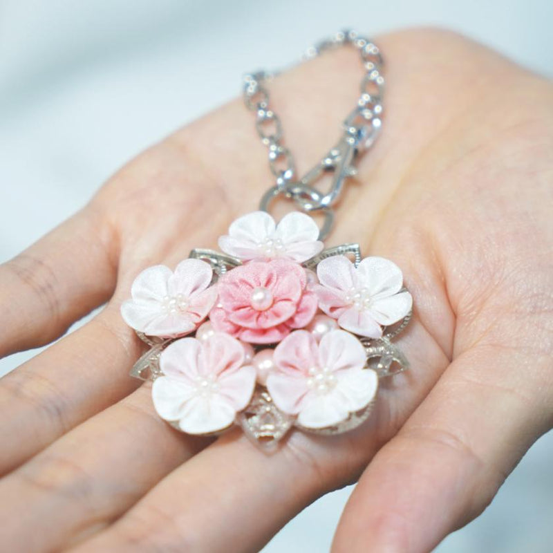 [ACCESSORY 4 PIECES] BABY PINK (BARRETTES, BROOCHES, EARRINGS, BAG CHARMS) | TSUMAMI KANZASHI