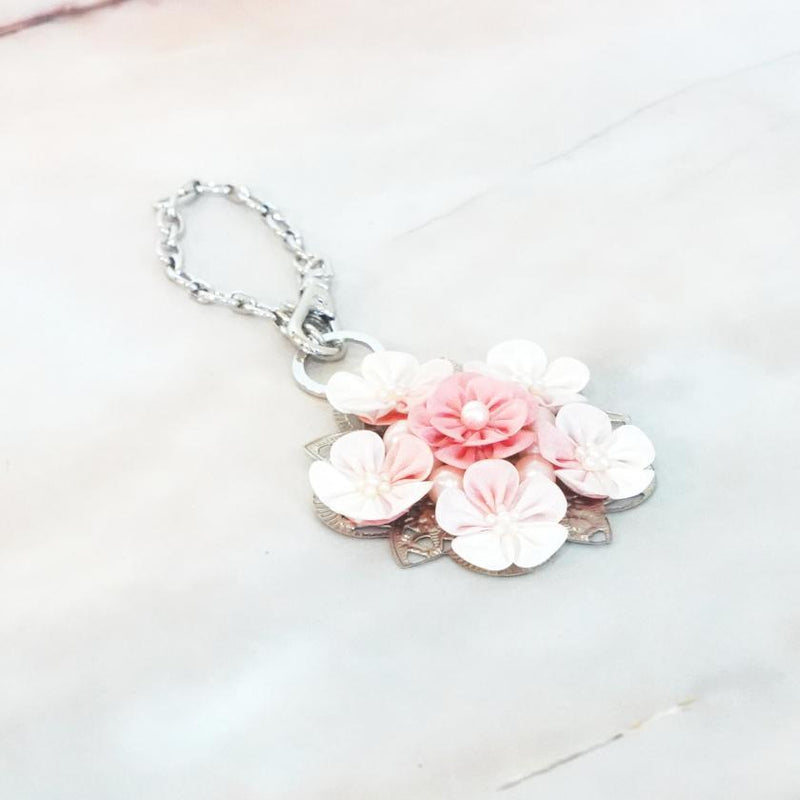 [ACCESSORY 4 PIECES] BABY PINK (BARRETTES, BROOCHES, EARRINGS, BAG CHARMS) | TSUMAMI KANZASHI