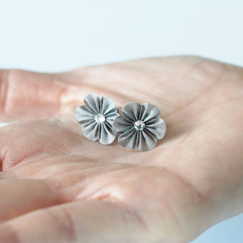 [ACCESSORY] CLOTH FLOWER SUZU (GRAY) | TSUMAMI KANZASHI