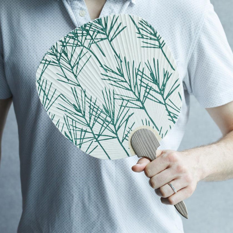 [HAND FAN] UCHIWA PINE TREE WHITE (L) | KARAGEN | KARAKAMI