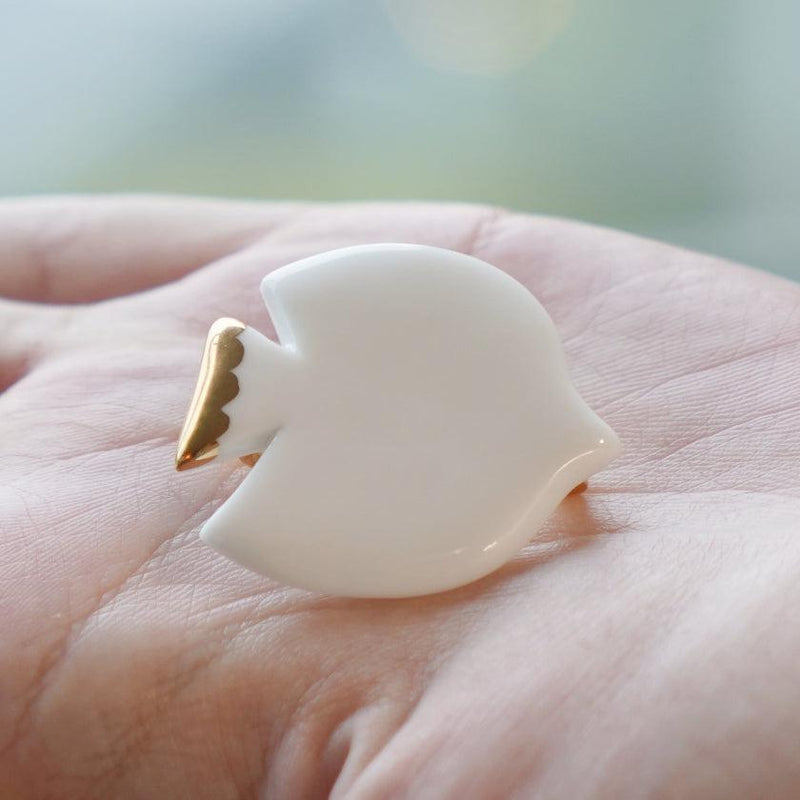 [BROOCH] WHITE PORCELAIN BIRD | IMARI-ARITA WARES | 6.KILN