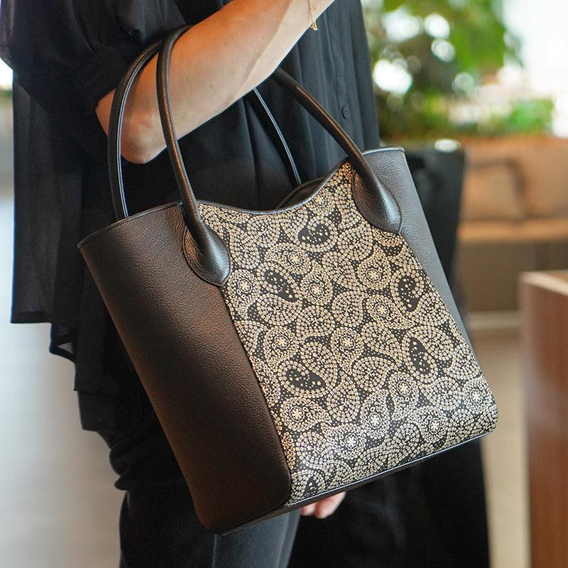 [TOTE BAG] 22HANDBAG FLOWERY PAISLEY (BLACK BASECOAT WITH WHITE LACQUER) | KOUSHU INDEN (LACQUERED DEERSKIN CRAFTS)| INDEN-YA