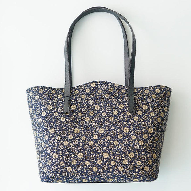 [TOTE BAG] 72HANDBAG JAPANESE CAMELLIA (NAVY BLUE BASECOAT WITH WHITE LACQUER) | KOUSHU INDEN (LACQUERED DEERSKIN CRAFTS)| INDEN-YA