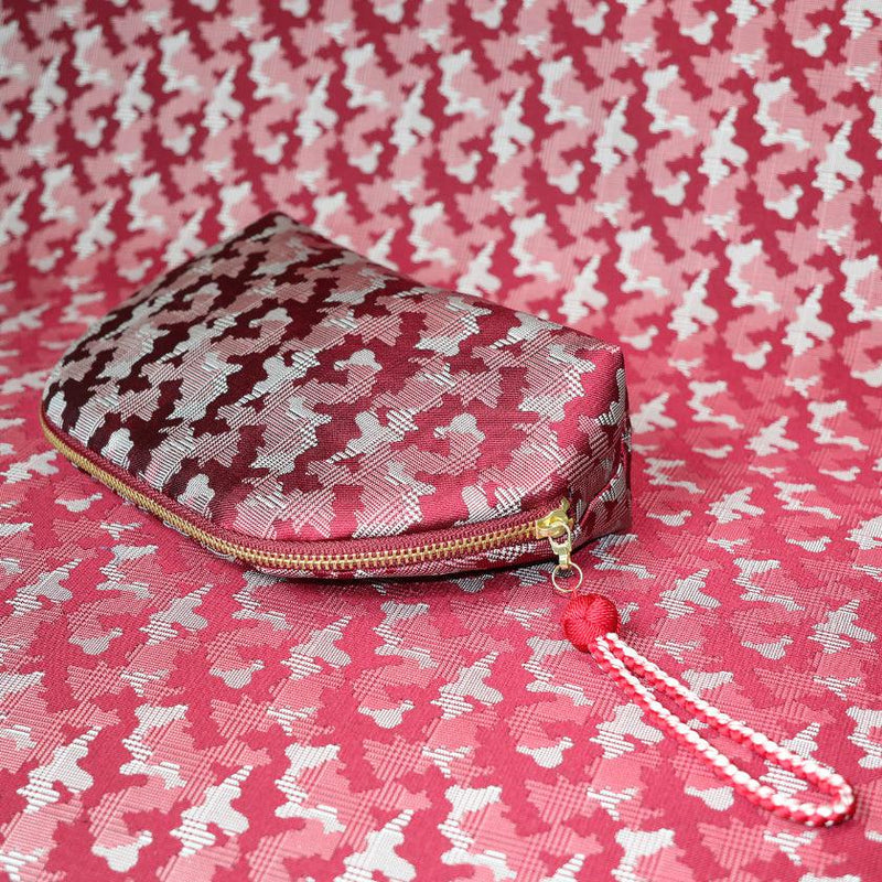 [POUCH] NISHIJIN SILK SHELL-SHAPED POUCH CAMOUFLAGE GLEN CHECK WITH KYO-KUMIHIMO (RED) | NISHIJIN TEXTILES | ATELIER KYOTO NISHIJIN