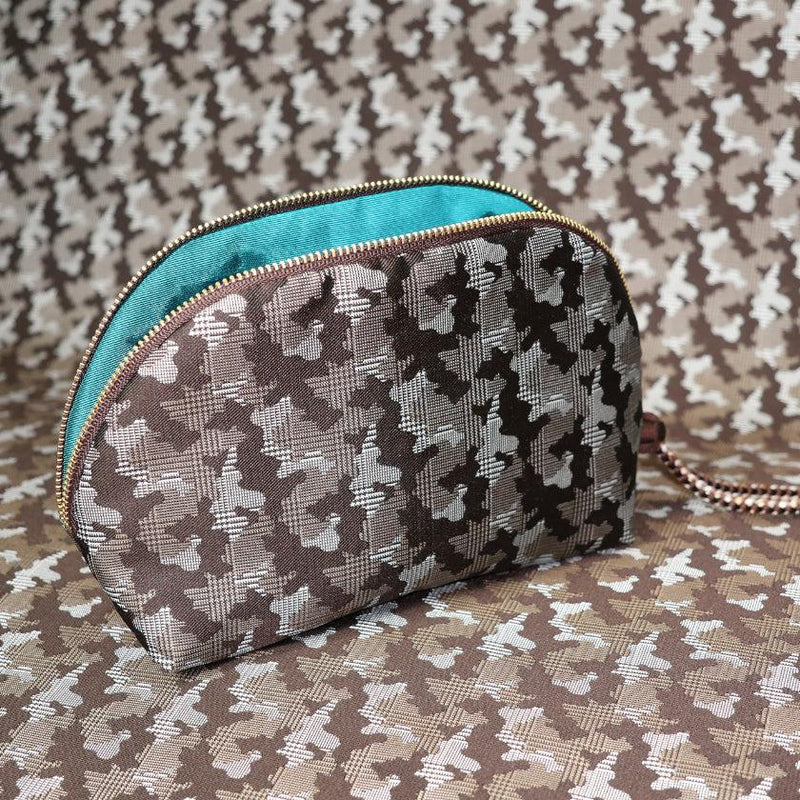 [POUCH] NISHIJIN SILK SHELL-SHAPED POUCH CAMOUFLAGE GLEN CHECK WITH KYO-KUMIHIMO (BROWN) | NISHIJIN TEXTILES | ATELIER KYOTO NISHIJIN