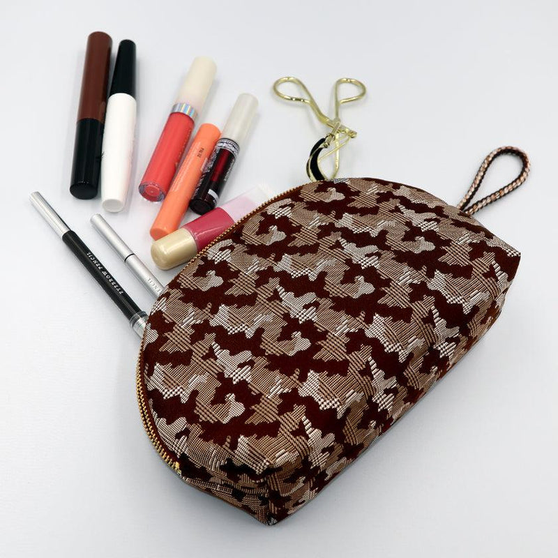 [POUCH] NISHIJIN SILK SHELL-SHAPED POUCH CAMOUFLAGE GLEN CHECK WITH KYO-KUMIHIMO (BROWN) | NISHIJIN TEXTILES | ATELIER KYOTO NISHIJIN