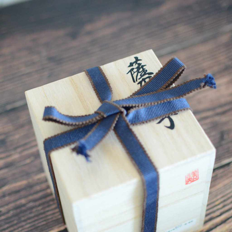 [GLASS] DOUBLE-COVERED BUCKWHEAT LAPIS LAZULI (GREEN-LAPIS LAZULI) IN A PAULOWNIA BOX | SATUMA VIDRO | SATSUMA CUT GLASS