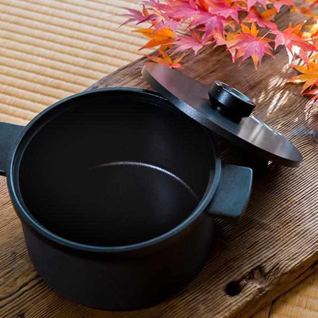 [COOKER (POT)] COCOTTE POT & LID (LARGE) COCOTTE MAI (OPEN FIRE & IH & OVEN) | HOMUSUBI | CARBON PROCESSING