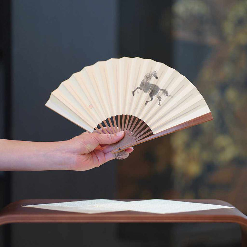 [HAND FAN] WOMAN'S HORSE, SOOT AND BAMBOO | UNKINDO FUKATSU HAND FAN | EDO FOLDING FANS