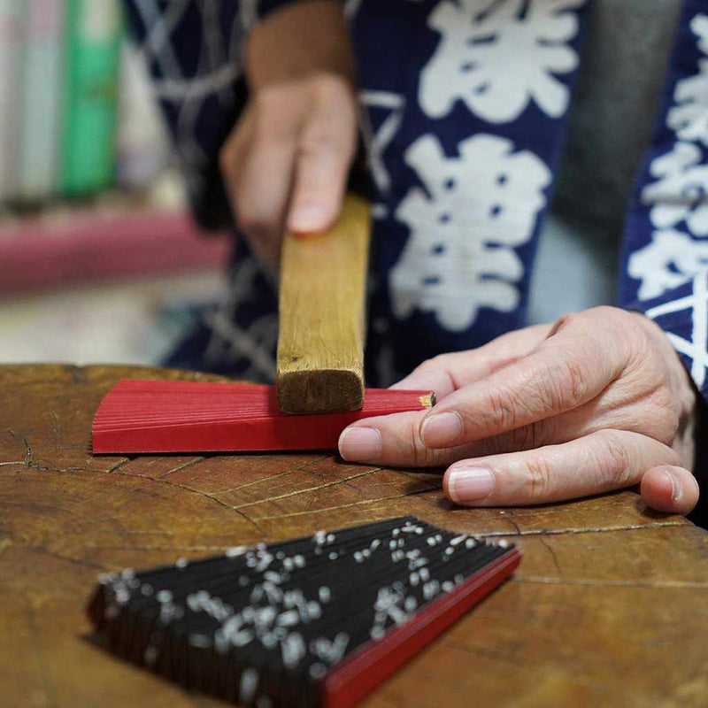 [HAND FAN] WOMAN'S HORSE, SOOT AND BAMBOO | UNKINDO FUKATSU HAND FAN | EDO FOLDING FANS